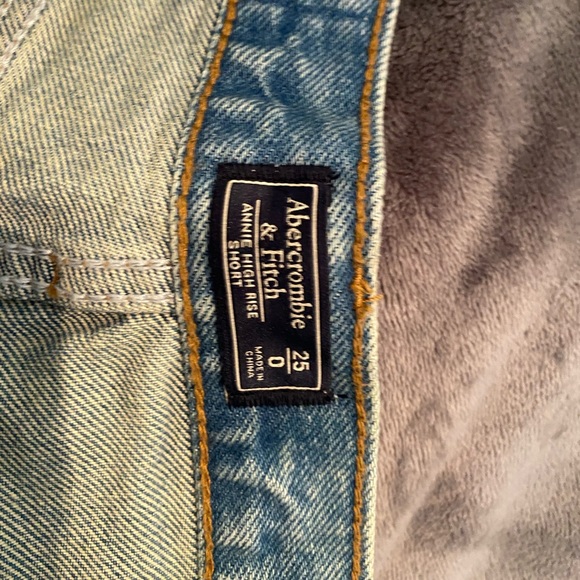 HIGH WAISTED SHORTS - Picture 2 of 3